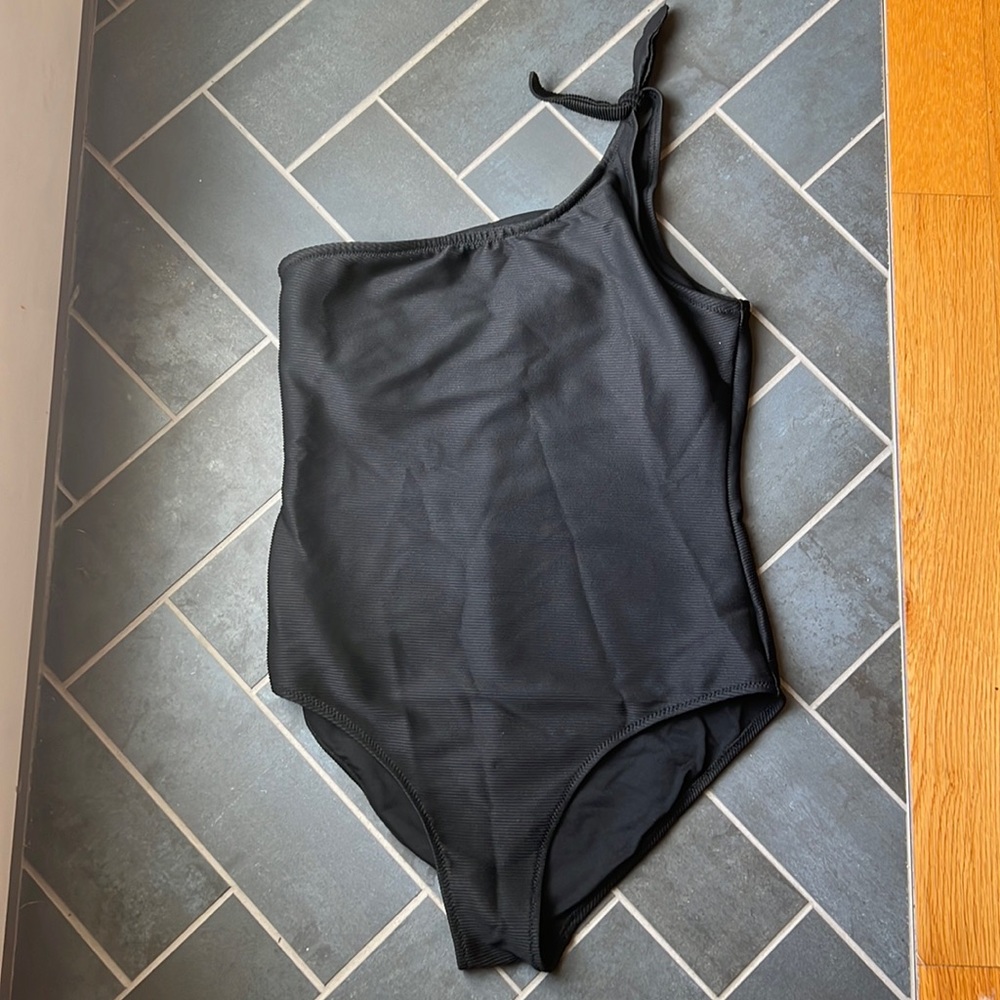 Women’s bathing suit